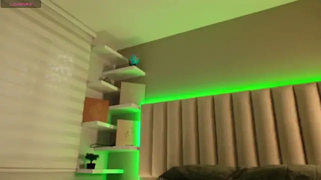 Megan mooree  online show from September 19, 2025, 12:09 pm