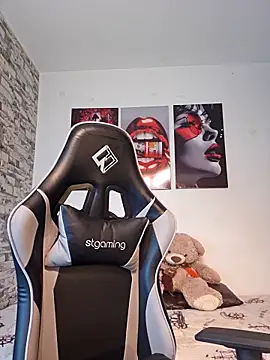 Antonella2 m online show from April 15, 2026, 1:04 pm