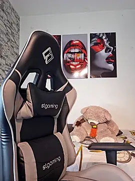 Antonella2 m online show from March 10, 2026, 1:04 pm