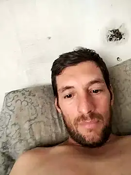 Snapshot of Robert83uy chatting on December 30, 2024, 8:25 pm Robert83uy online show from December 30, 2024, 8:25 pm