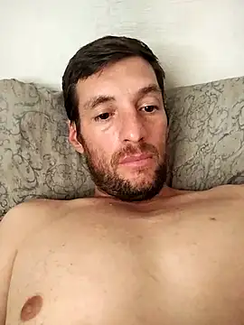 Snapshot of Robert83uy chatting on December 31, 2024, 6:13 pm Robert83uy online show from December 31, 2024, 6:13 pm