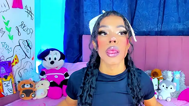 Snapshot of bloom444 chatting on October 5, 2025, 10:22 pm bloom444 online show from October 5, 2025, 10:22 pm