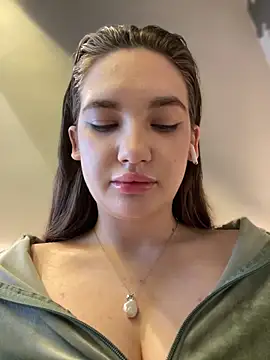 Snapshot of Holly_Molii chatting on January 23, 2025, 8:04 am Holly Molii online show from January 23, 2025, 8:04 am