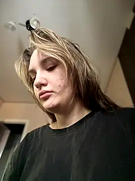 Snapshot of Holly_Molii chatting on November 29, 2025, 7:08 am Holly Molii online show from November 29, 2025, 7:08 am