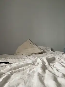 Holly Molii online show from February 15, 2026, 7:51 am