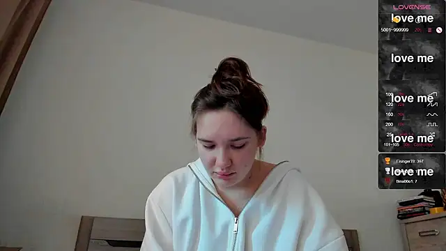 Snapshot of Holly_Molii chatting on February 18, 2025, 8:16 am Holly Molii online show from February 18, 2025, 8:16 am