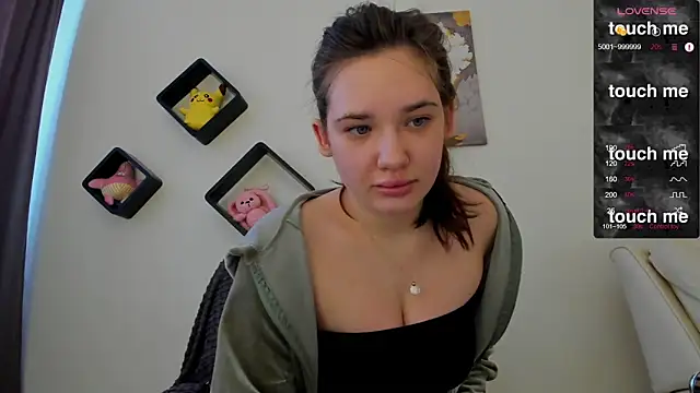 Snapshot of Holly_Molii chatting on February 24, 2025, 5:54 am Holly Molii online show from February 24, 2025, 5:54 am