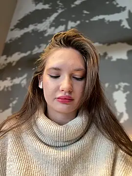 Snapshot of Holly_Molii chatting on January 25, 2025, 7:28 am Holly Molii online show from January 25, 2025, 7:28 am