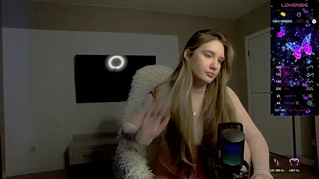 Snapshot of Holly_Molii chatting on November 22, 2025, 7:18 am Holly Molii online show from November 22, 2025, 7:18 am