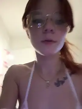 Snapshot of foxy_ana13 chatting on September 18, 2025, 4:15 am foxy ana13 online show from September 18, 2025, 4:15 am