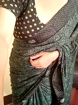 Snapshot of yourtamilcouple chatting on January 6, 2025, 6:14 am yourtamilcouple online show from January 6, 2025, 6:14 am
