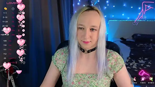 SexyTrixyLove online show from February 8, 2025, 11:45 pm
