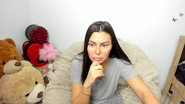 kilenyapatrice online show from February 11, 2026, 1:44 pm