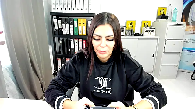 kilenyapatrice online show from November 6, 2025, 11:36 am