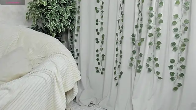 Snapshot of mell_milles chatting on January 29, 2025, 8:56 pm mell milles online show from January 29, 2025, 8:56 pm