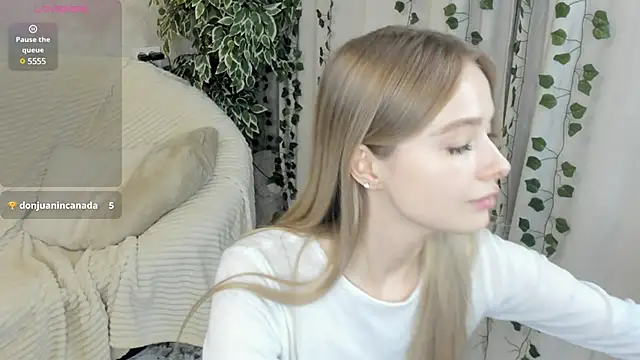 Snapshot of mell_milles chatting on December 28, 2024, 8:15 pm mell milles online show from December 28, 2024, 8:15 pm