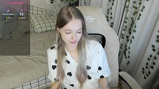 Snapshot of mell_milles chatting on September 9, 2025, 3:54 pm mell milles online show from September 9, 2025, 3:54 pm