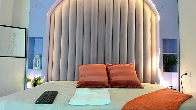 JaylaScott   online show from October 7, 2025, 11:55 am