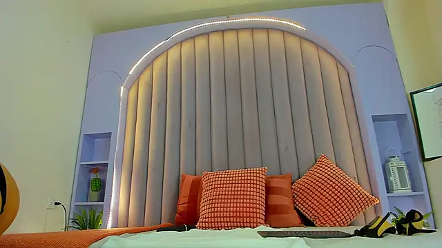 JaylaScott   online show from October 19, 2025, 11:35 am