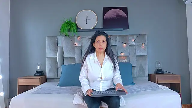 JaylaScott   online show from April 5, 2026, 11:39 am