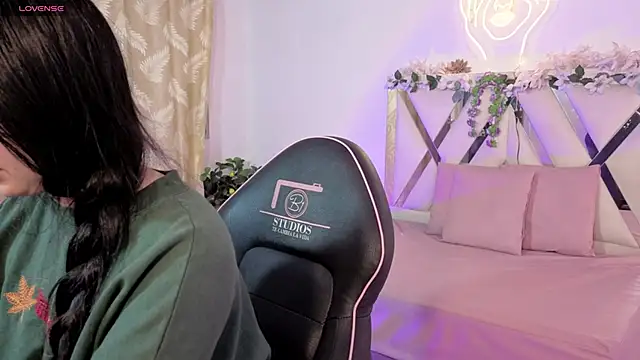 hina tay online show from March 15, 2026, 3:24 am