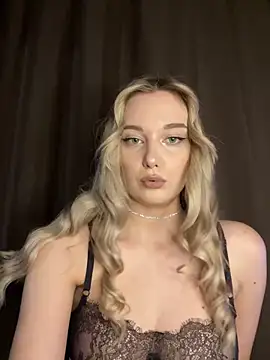 Snapshot of Alisa_Rise chatting on January 25, 2025, 9:14 pm Alisa Rise online show from January 25, 2025, 9:14 pm