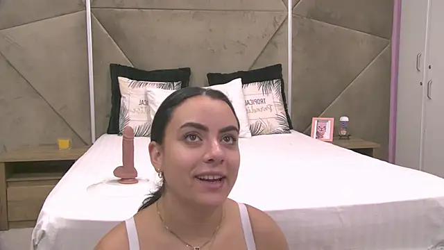 Snapshot of ElyzaIbarra chatting on October 14, 2025, 5:19 am ElyzaIbarra online show from October 14, 2025, 5:19 am