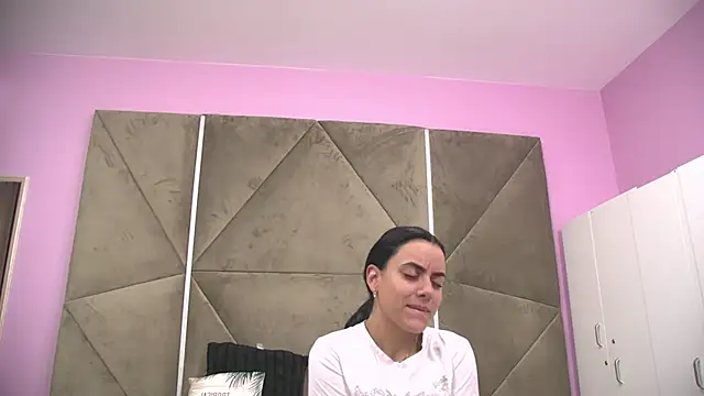 Snapshot of ElyzaIbarra chatting on October 1, 2025, 4:50 am ElyzaIbarra online show from October 1, 2025, 4:50 am