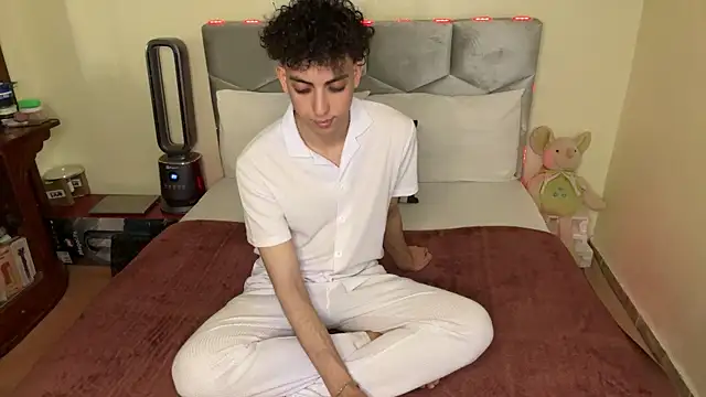 anwarlovemaroc online show from June 16, 2026, 5:02 pm