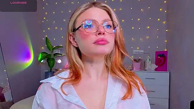 Red  Candy online show from April 15, 2026, 12:21 pm