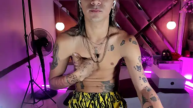 Snapshot of georgie_latin99 chatting on October 15, 2025, 11:07 am georgie latin99 online show from October 15, 2025, 11:07 am