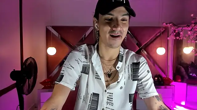 Snapshot of georgie_latin99 chatting on October 21, 2025, 11:53 am georgie latin99 online show from October 21, 2025, 11:53 am