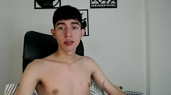 Andy hot19 online show from December 18, 2024, 2:32 am