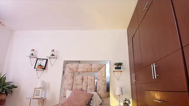 vianca cruzz online show from October 9, 2025, 1:44 pm