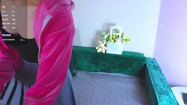 Snapshot of jenny_bunny_ chatting on February 24, 2025, 5:33 am jenny bunny  online show from February 24, 2025, 5:33 am