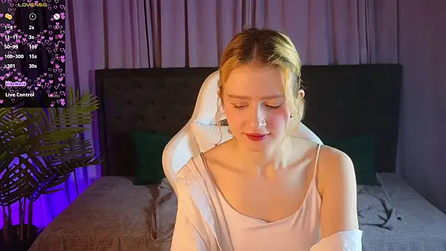 Snapshot of jenny_bunny_ chatting on March 7, 2025, 5:18 am jenny bunny  online show from March 7, 2025, 5:18 am