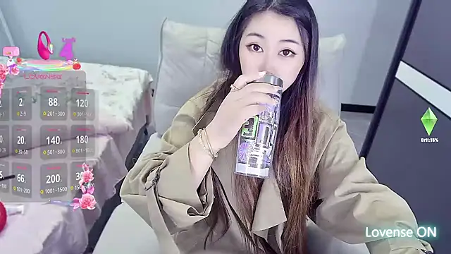 Snapshot of Feifei-cn chatting on October 20, 2025, 12:24 am Feifei-cn online show from October 20, 2025, 12:24 am