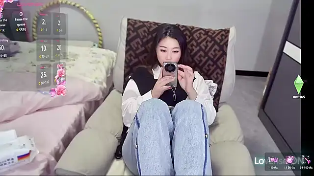 Snapshot of Feifei-cn chatting on October 29, 2025, 3:33 pm Feifei-cn online show from October 29, 2025, 3:33 pm