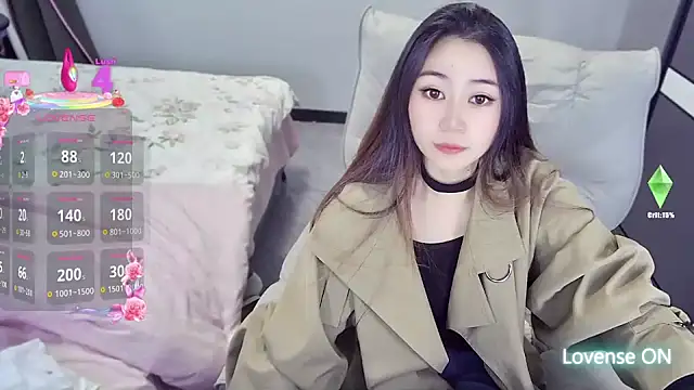 Snapshot of Feifei-cn chatting on October 23, 2025, 12:42 am Feifei-cn online show from October 23, 2025, 12:42 am