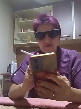 Snapshot of Ely_Elenita chatting on September 22, 2025, 12:27 am Ely Elenita online show from September 22, 2025, 12:27 am