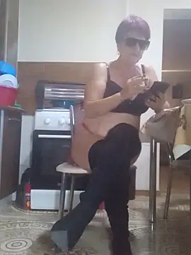 Snapshot of Ely_Elenita chatting on October 20, 2025, 8:04 am Ely Elenita online show from October 20, 2025, 8:04 am