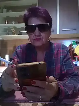 Snapshot of Ely_Elenita chatting on September 23, 2025, 5:47 am Ely Elenita online show from September 23, 2025, 5:47 am