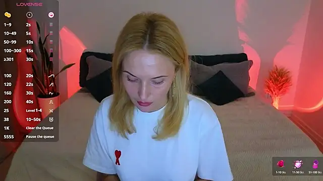 Snapshot of AlisssaRose chatting on November 4, 2025, 10:46 pm AlisssaRose online show from November 4, 2025, 10:46 pm