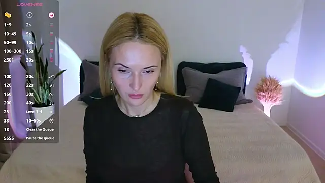 Snapshot of AlisssaRose chatting on October 18, 2025, 8:33 pm AlisssaRose online show from October 18, 2025, 8:33 pm