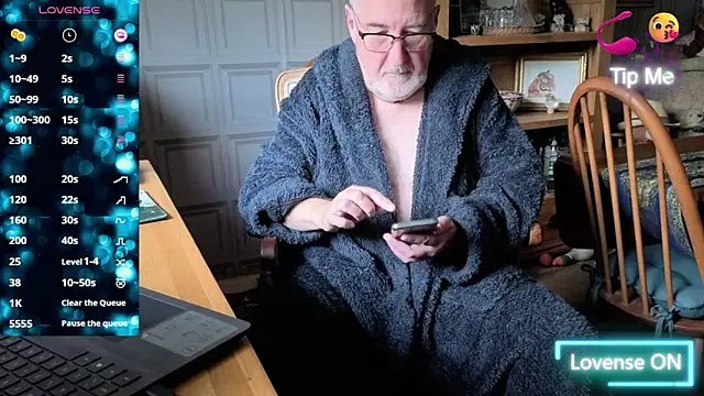 Snapshot of Adamdaddybear chatting on October 15, 2025, 7:38 am Adamdaddybear online show from October 15, 2025, 7:38 am