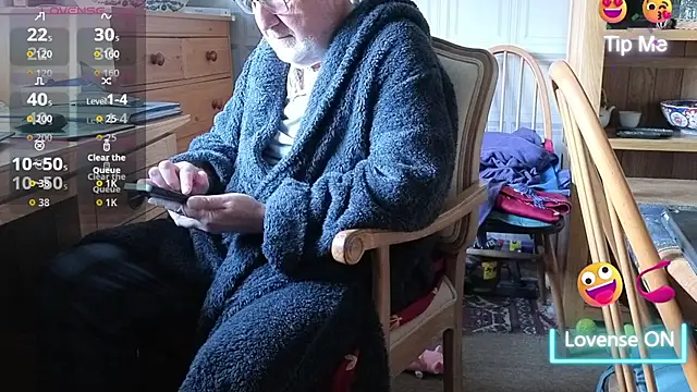 Snapshot of Adamdaddybear chatting on September 22, 2025, 7:36 am Adamdaddybear online show from September 22, 2025, 7:36 am