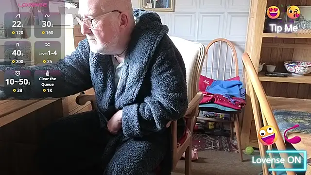 Snapshot of Adamdaddybear chatting on September 19, 2025, 7:23 am Adamdaddybear online show from September 19, 2025, 7:23 am