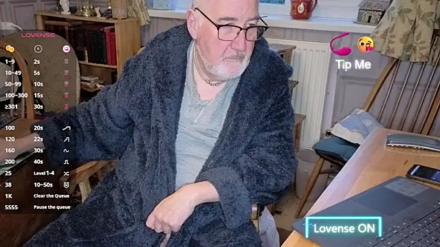 Adamdaddybear online show from November 19, 2025, 7:30 am