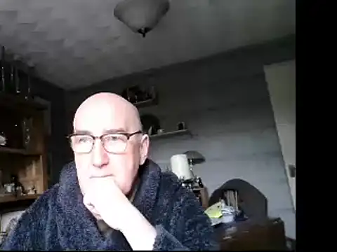 Adamdaddybear online show from December 10, 2024, 9:23 am