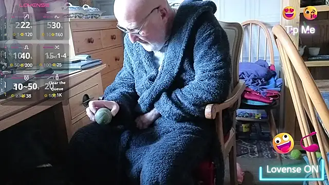 Snapshot of Adamdaddybear chatting on September 23, 2025, 7:37 am Adamdaddybear online show from September 23, 2025, 7:37 am